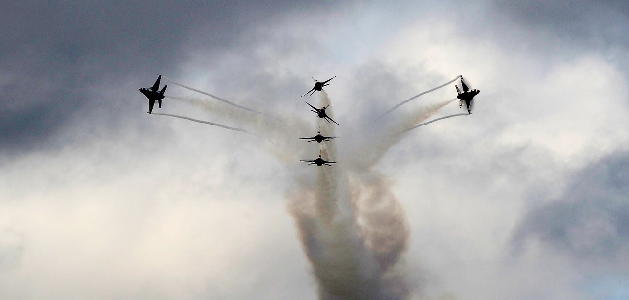 air show thunderbirds formation free photo