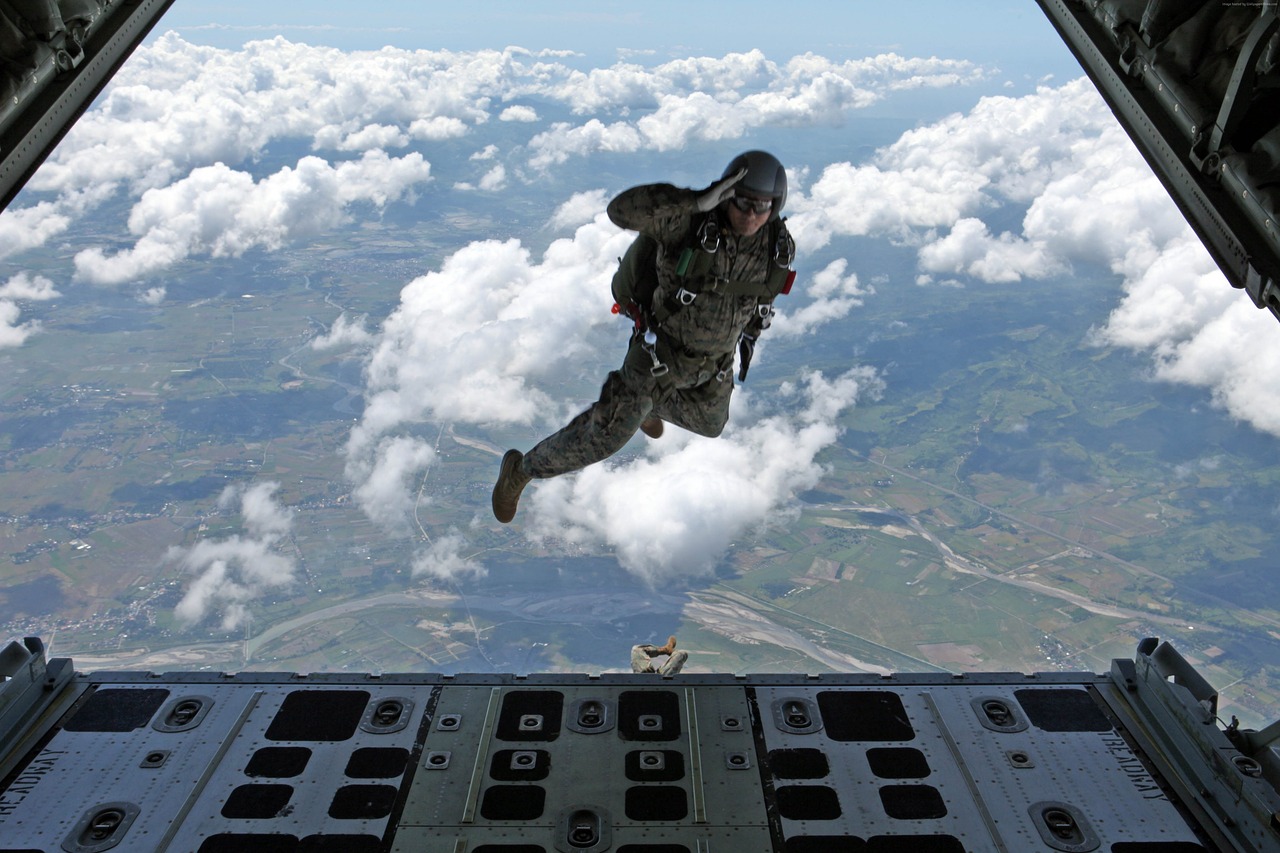 airborne soldier task free photo