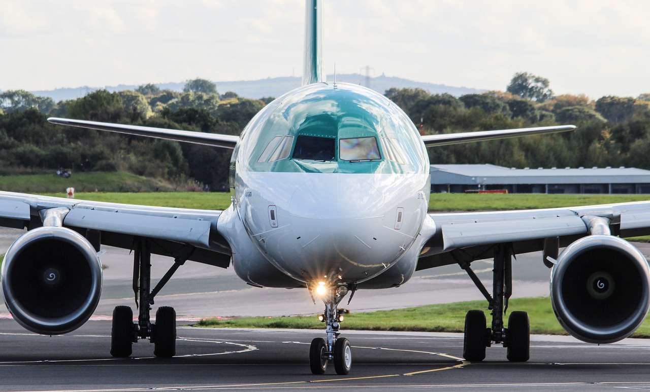 airbus  a320  airport free photo