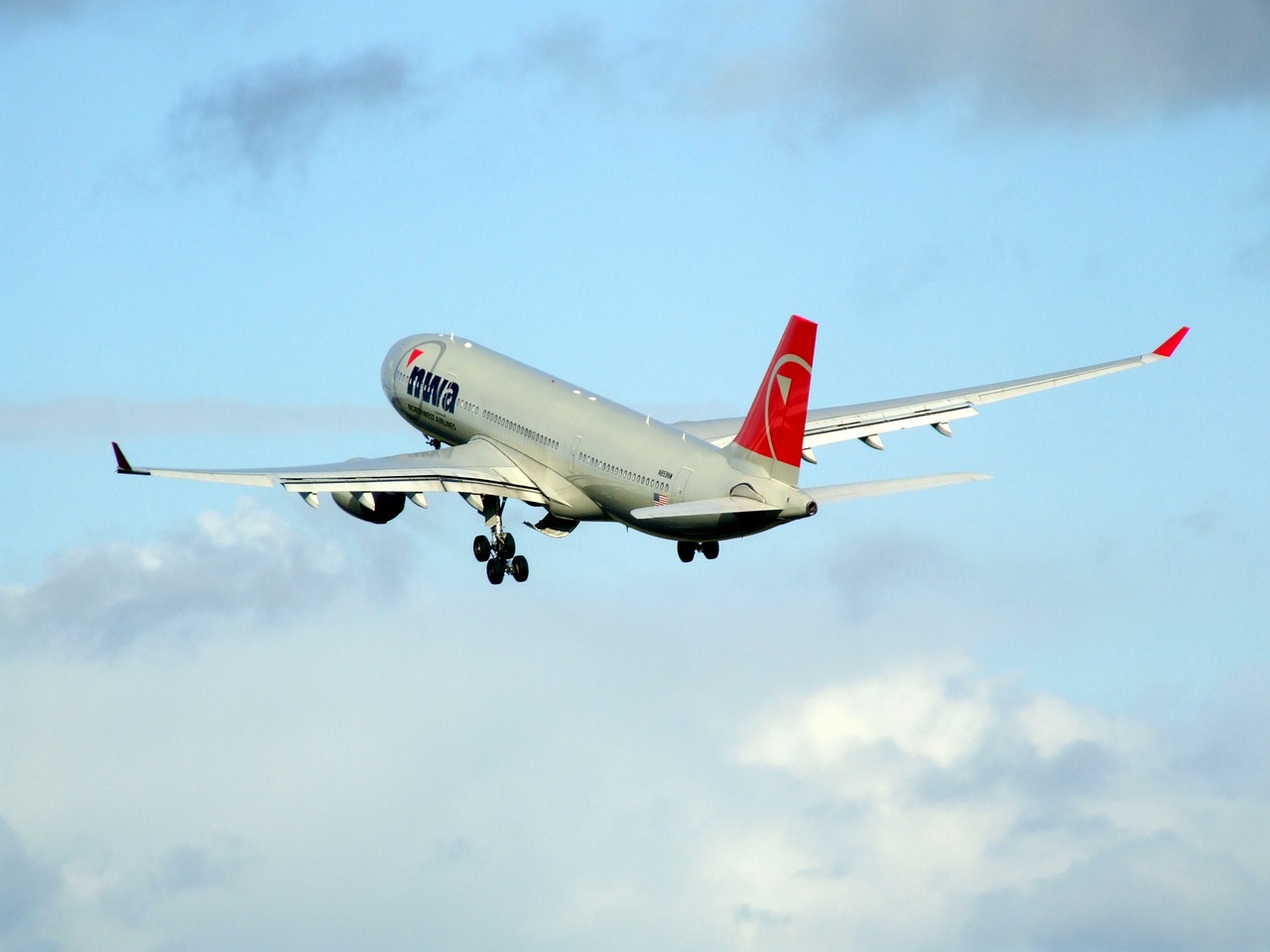 airbus a330 northwest airlines airplane free photo