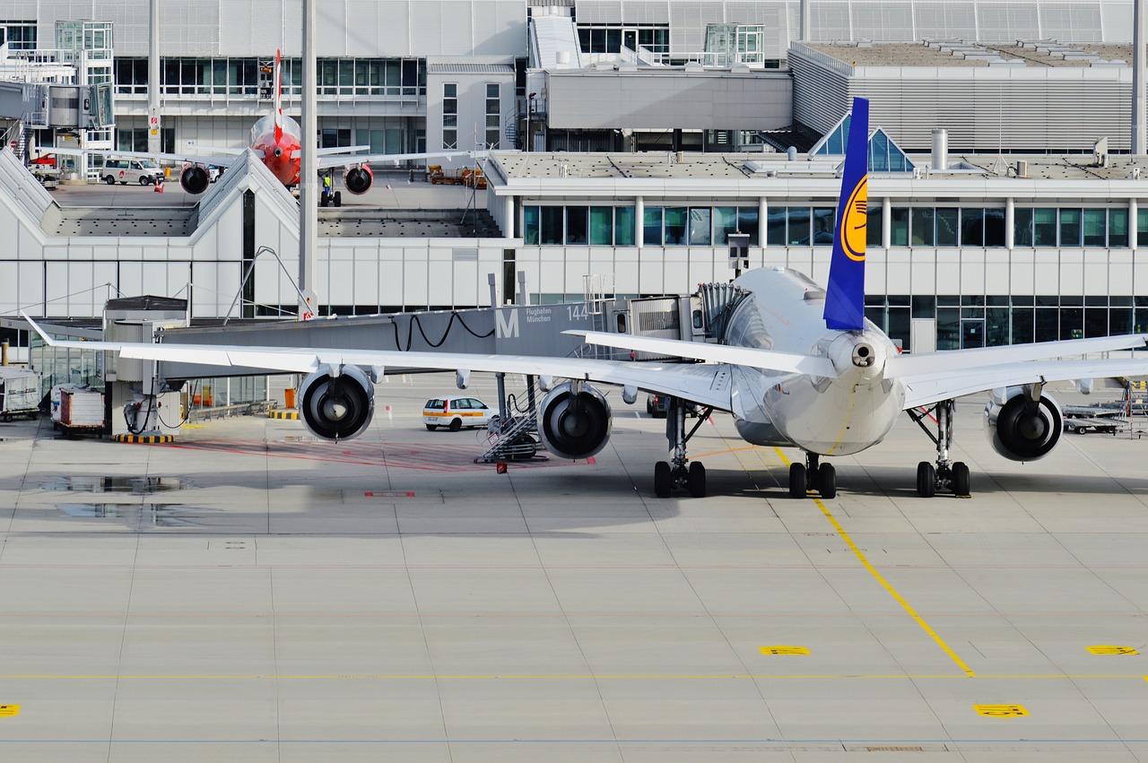 aircraft airport fly free photo