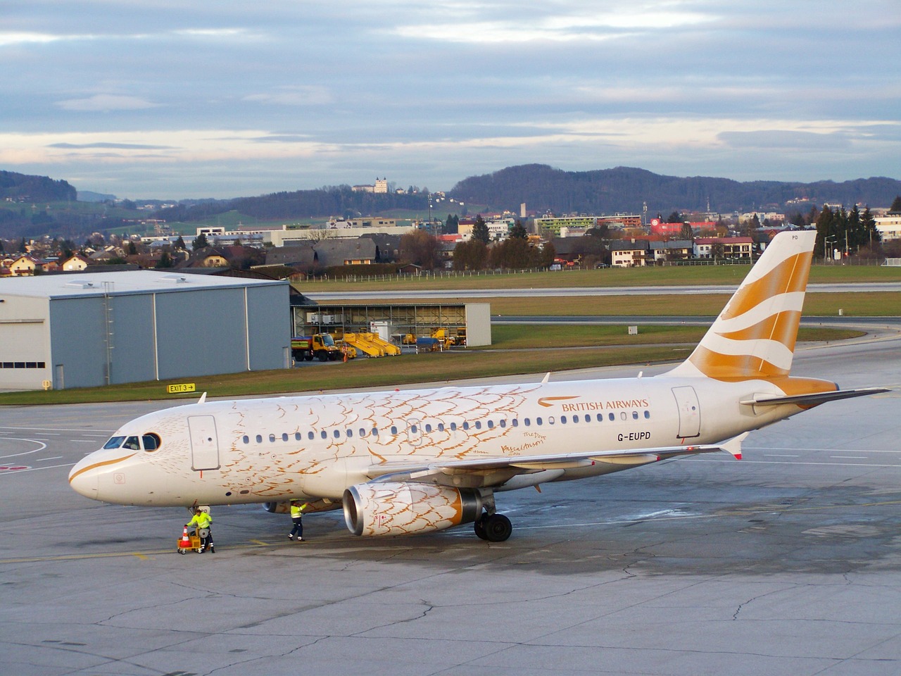 aircraft airport salzburg air transport free photo