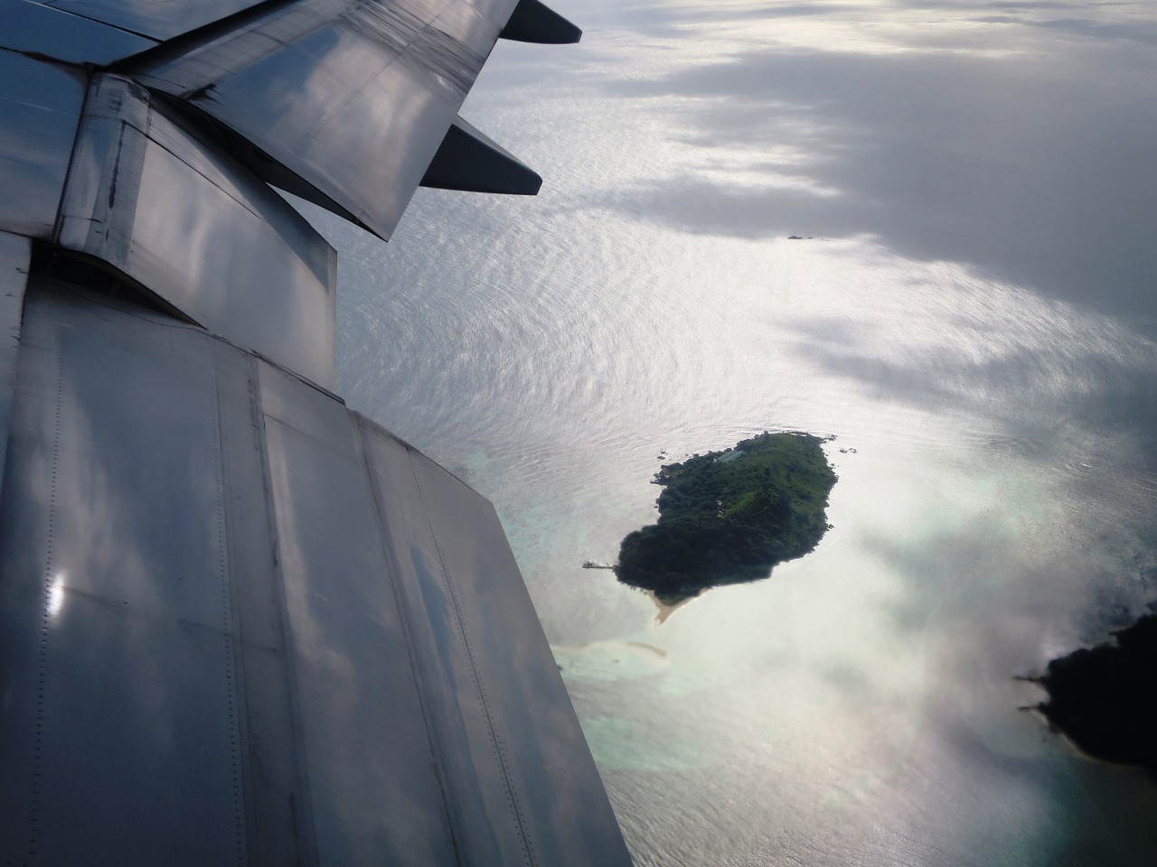 aircraft island fly free photo