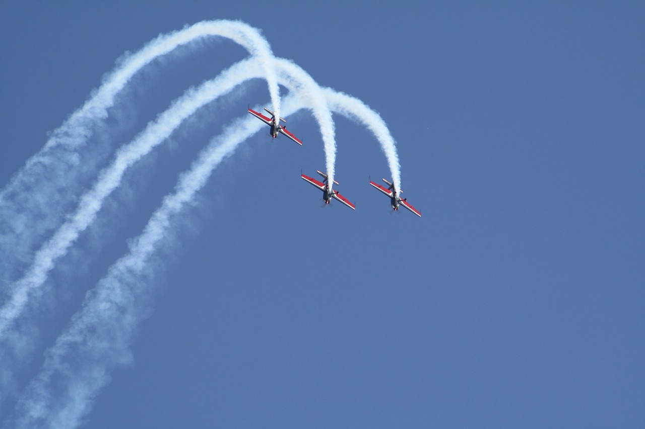 aircraft flugshow formation free photo