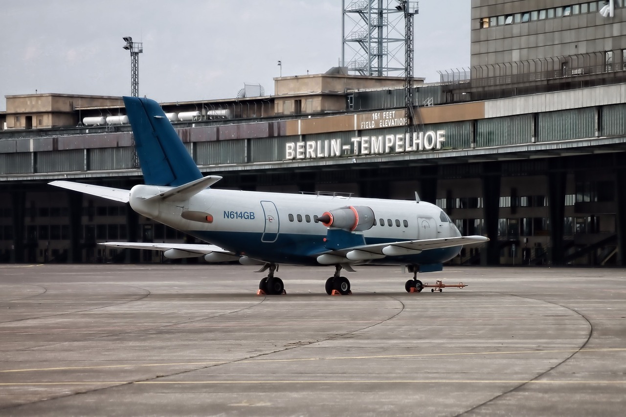 aircraft airport berlin-tempelhof free photo