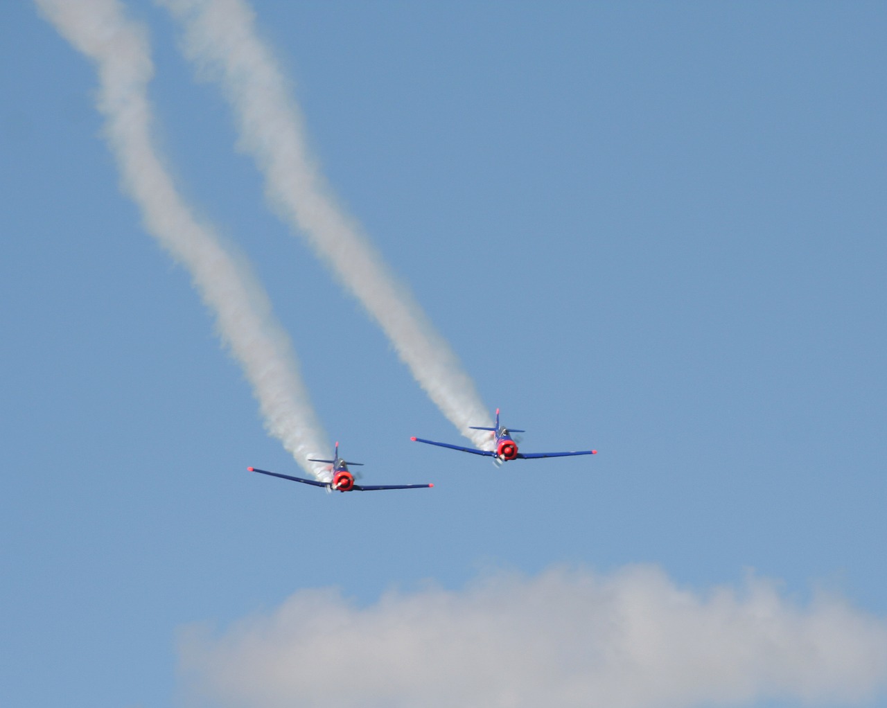 aircraft acrobatics smoke free photo