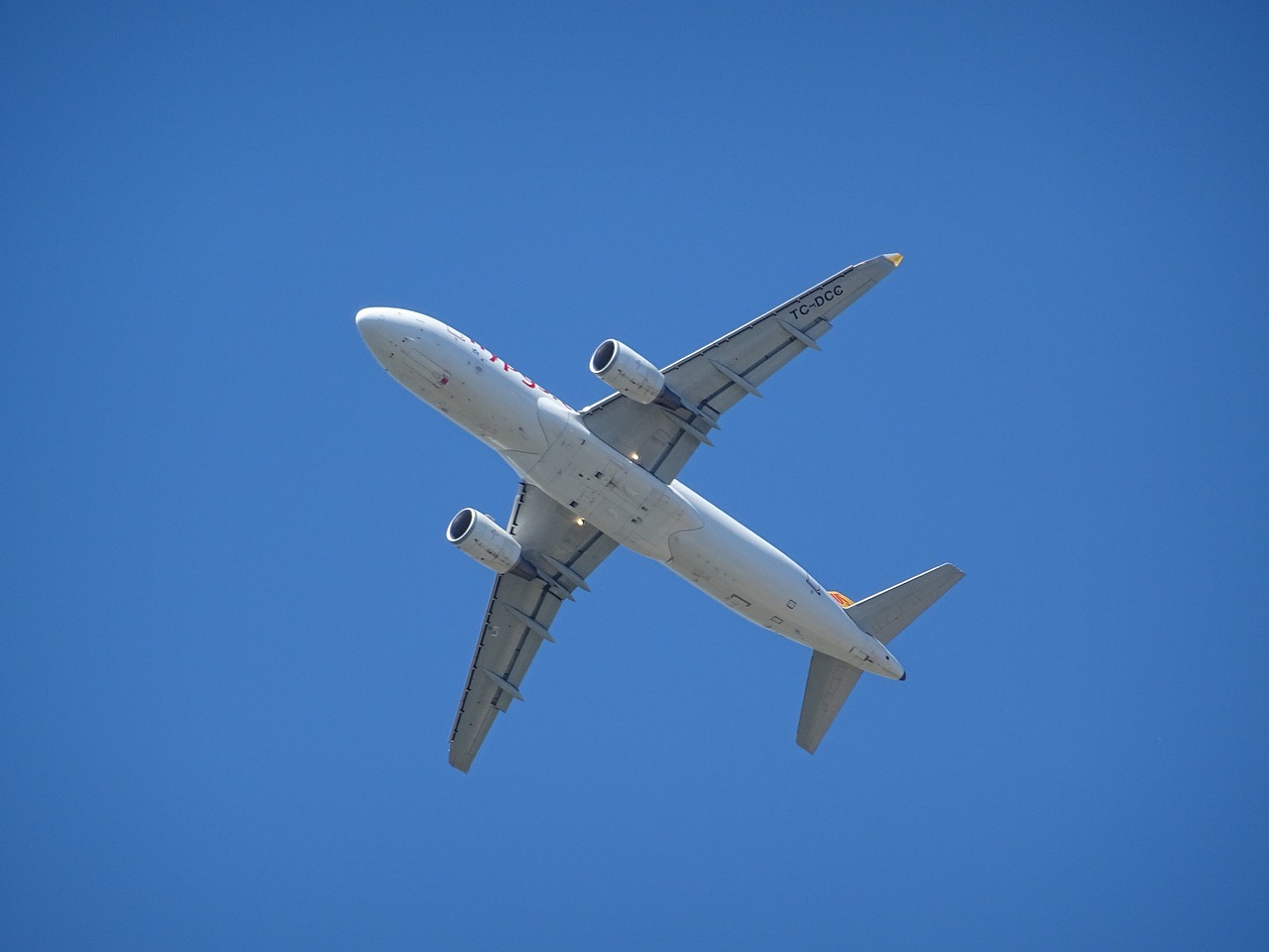 aircraft landing sky free photo