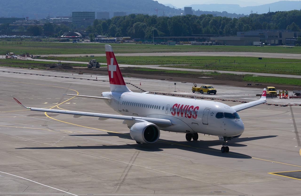 bombardier cs100 swiss airlines aircraft free photo