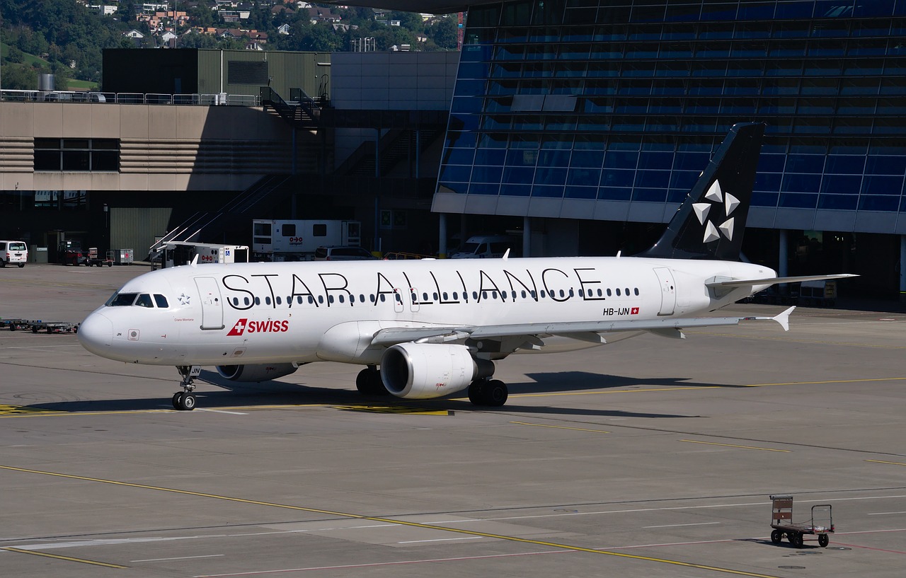 aircraft airbus a320 swiss airlines free photo