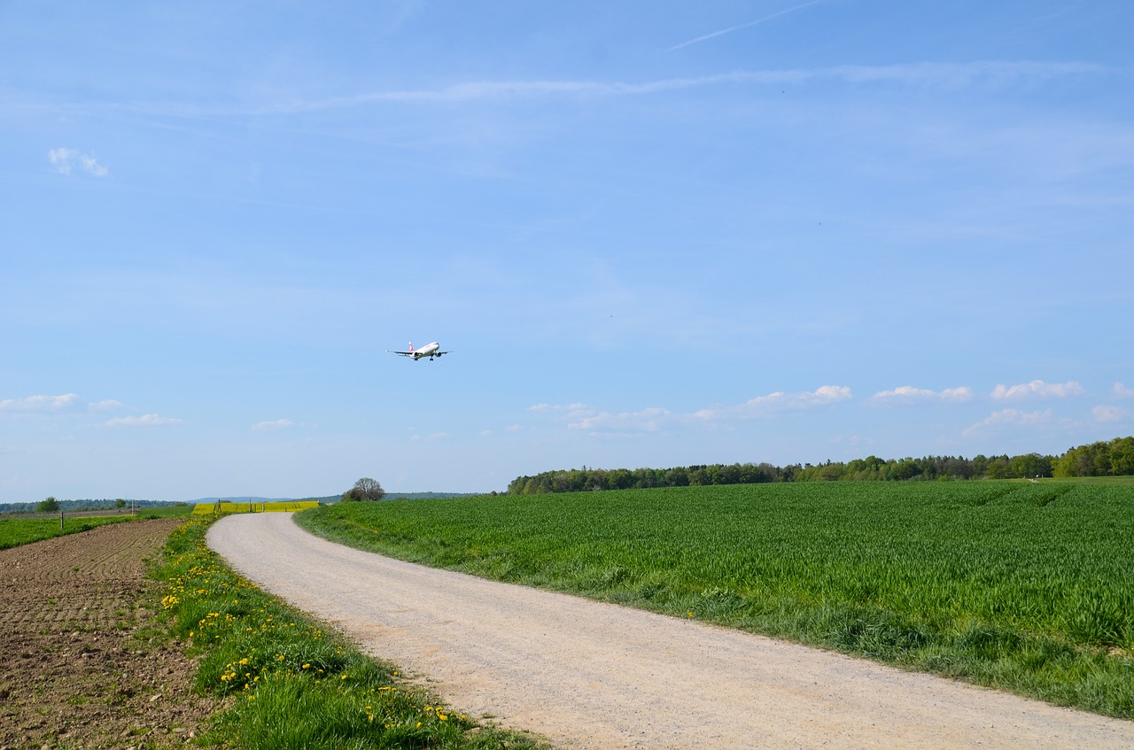 aircraft  approach  landing free photo