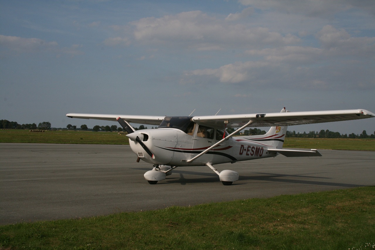 aircraft  air  flying free photo