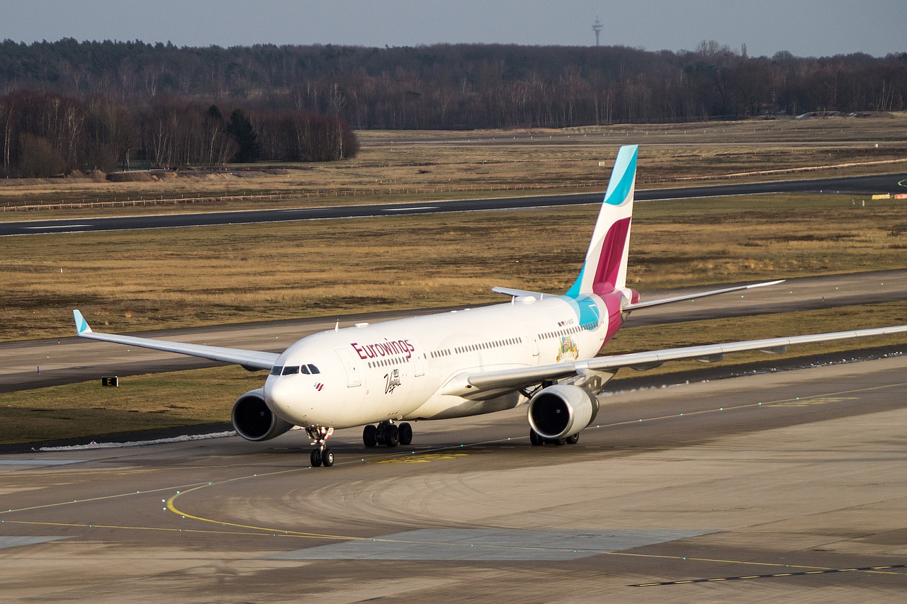 aircraft  airport  flying free photo