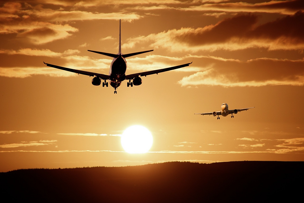 aircraft landing reach free photo