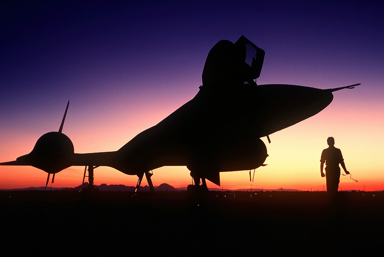 aircraft silhouette sr-71 reconnaissance aircraft free photo