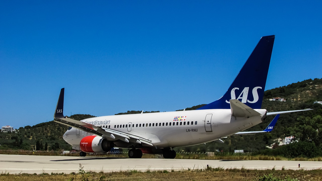 airplane airport scandinavian free photo