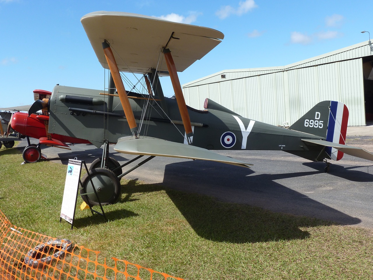 airplane vintage replica free photo