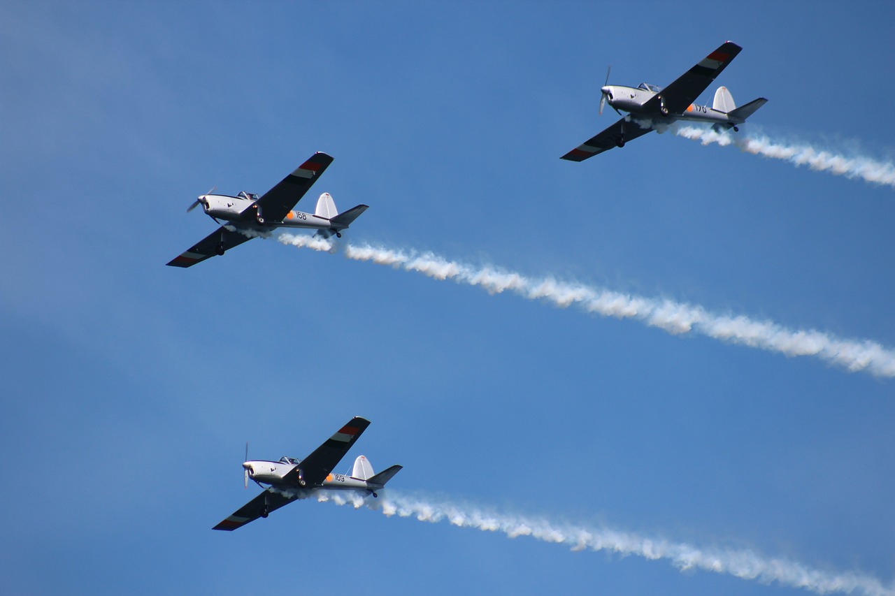 airplane airshow smoke free photo