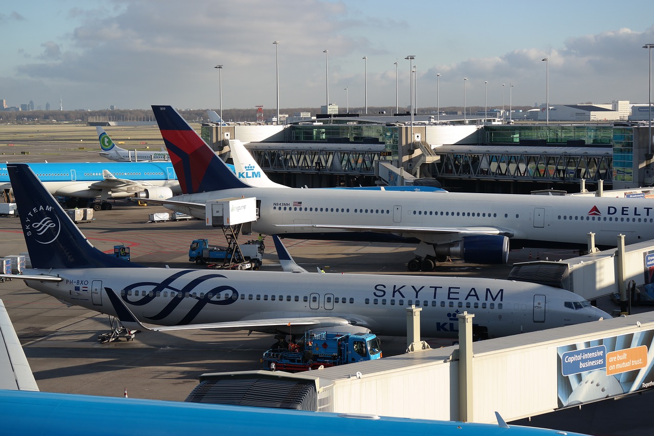 airport amsterdam aircraft free photo