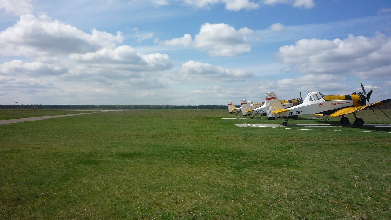 airport  the plane  toruń free photo