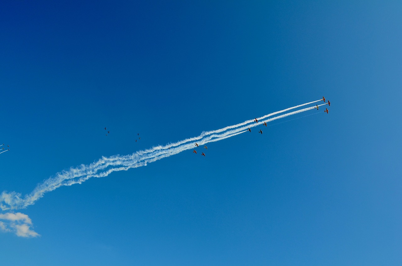 airshow formation smoke free photo