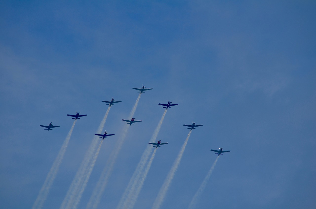 airshow formation smoke free photo