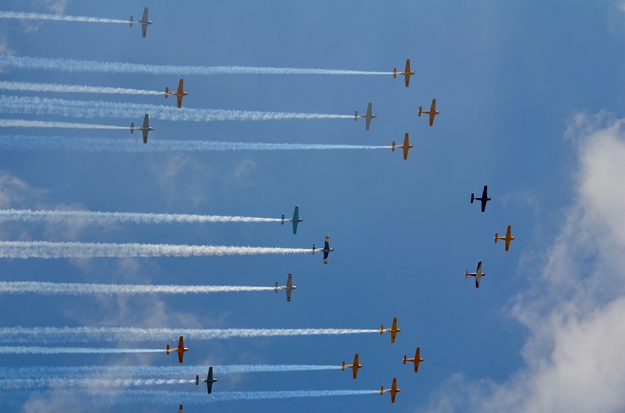 airshow formation smoke free photo