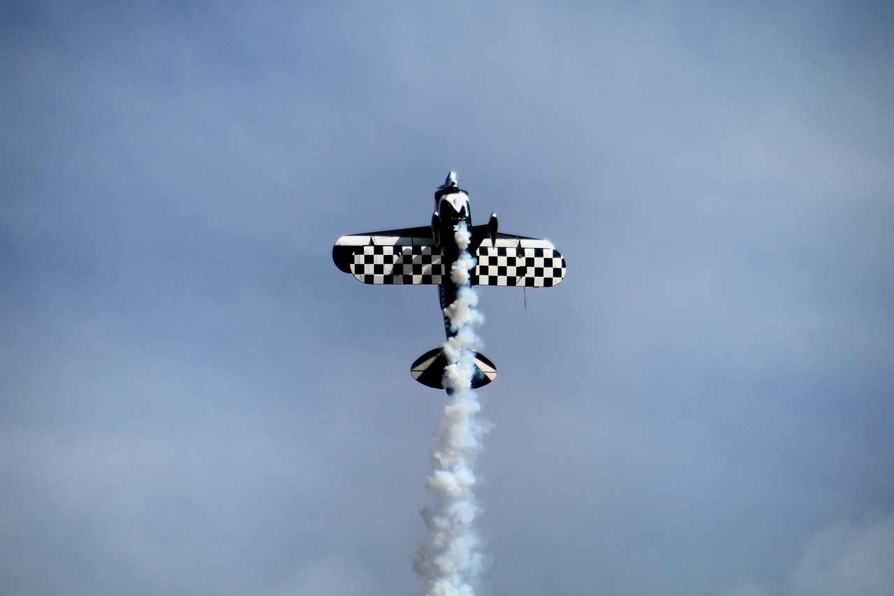 airshow  aircraft  air demonstration free photo