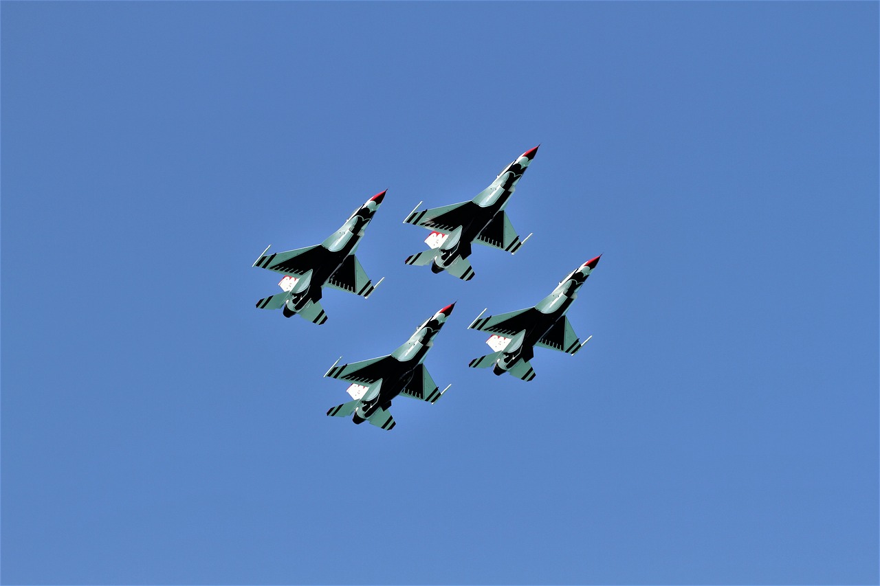 airshow  fighter jets  thunderbirds free photo