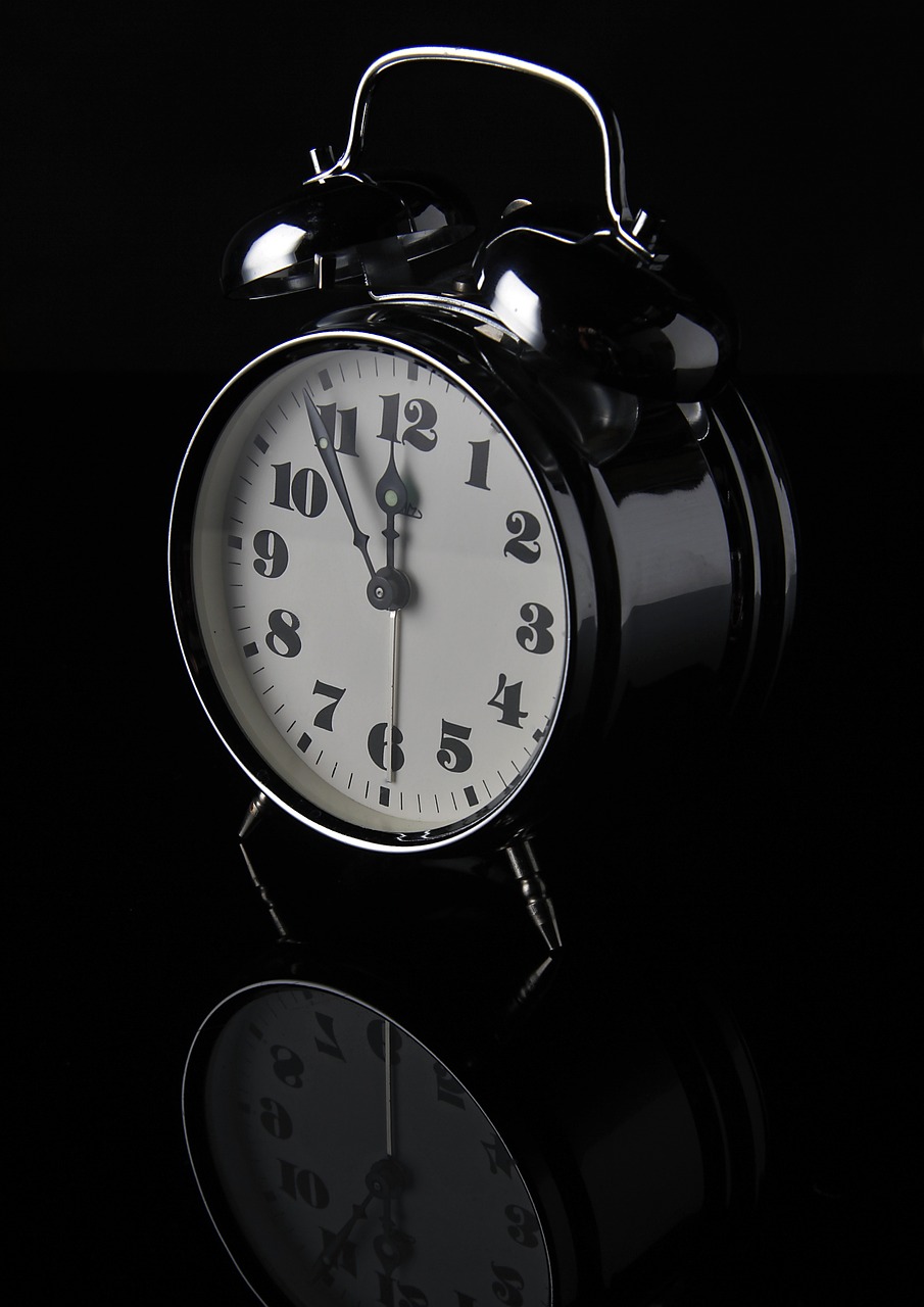 alarm clock time contrast free photo