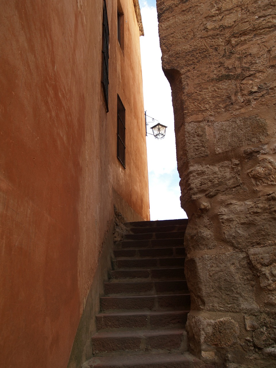 albarracín lane teruel free photo