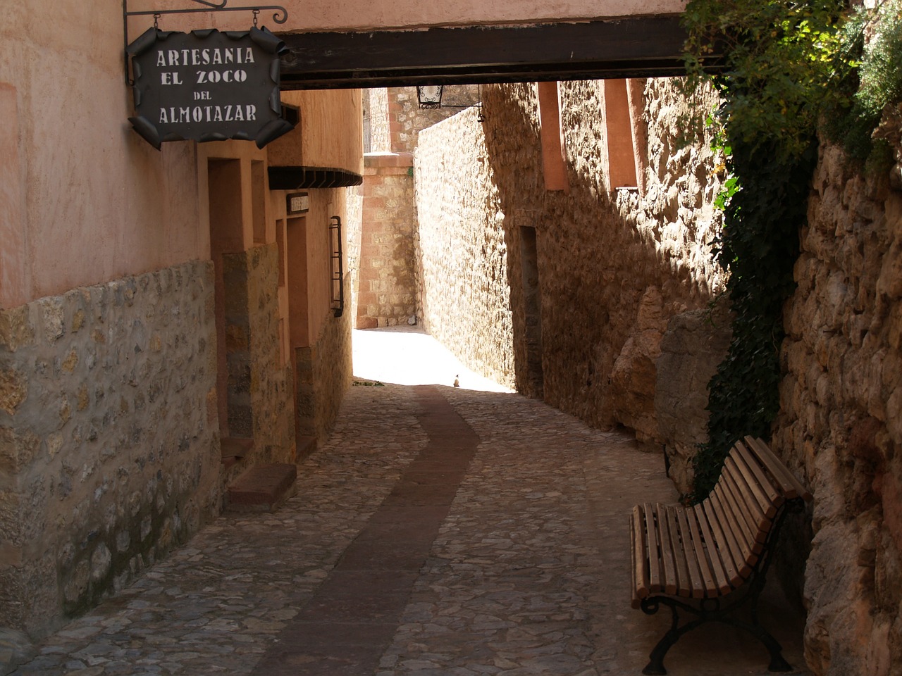 albarracín lane medieval village free photo