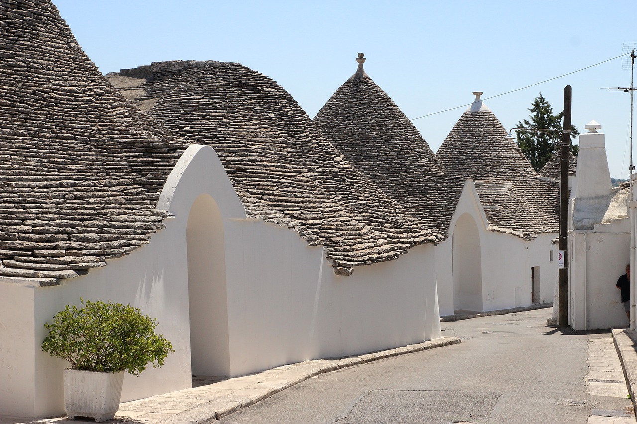 alberobello puglia trulli free photo