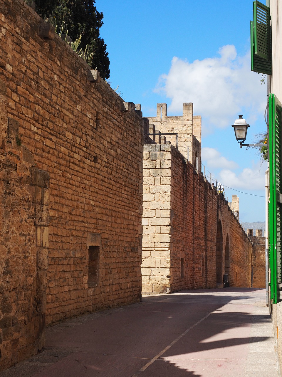 alcúdia city wall road free photo