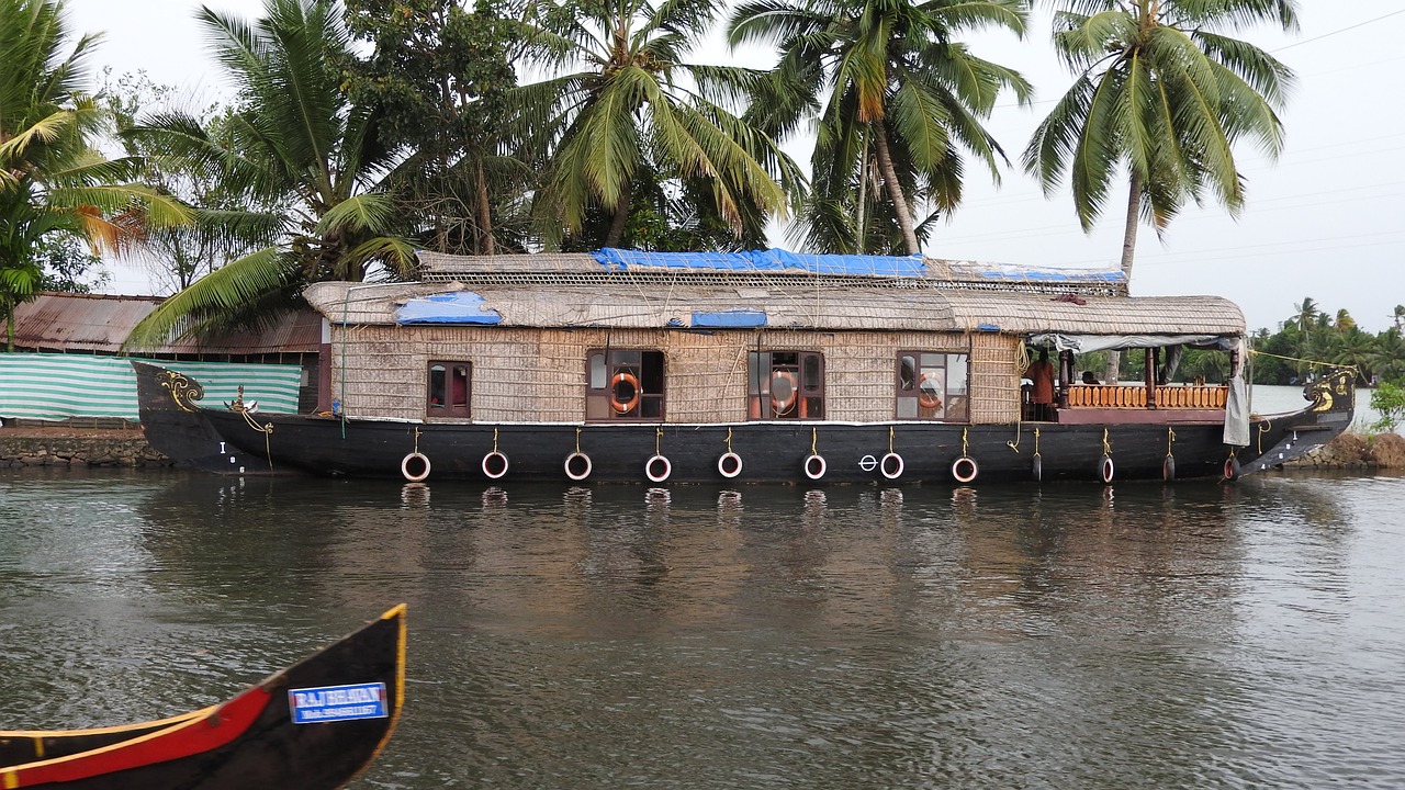 aleppey houseboat kerala free photo