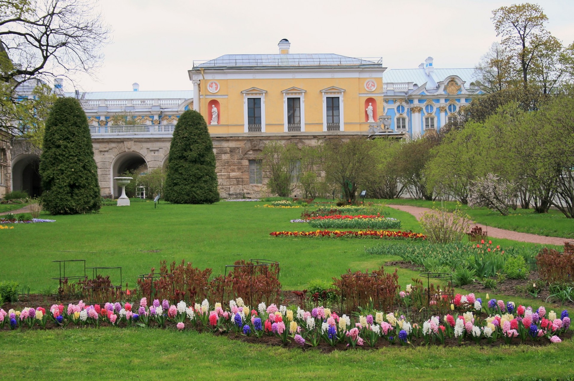 building palace historic free photo