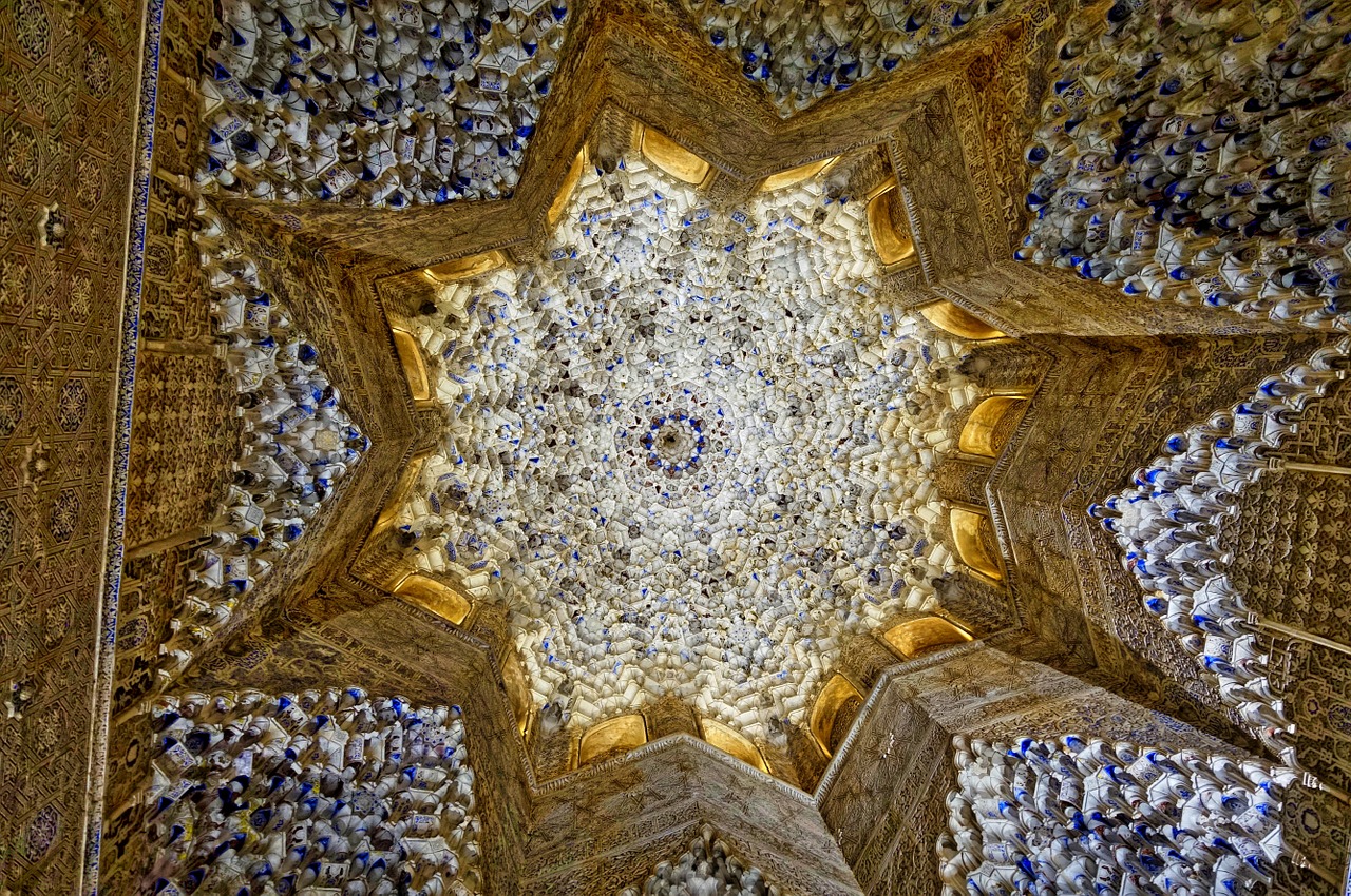 alhambra palace ceiling free photo