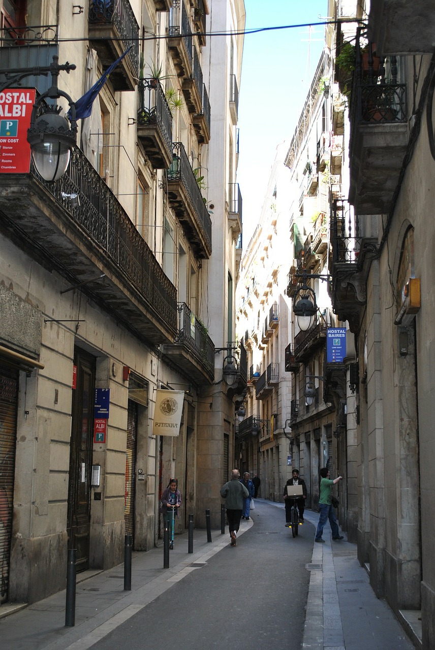 alley homes barcelona free photo