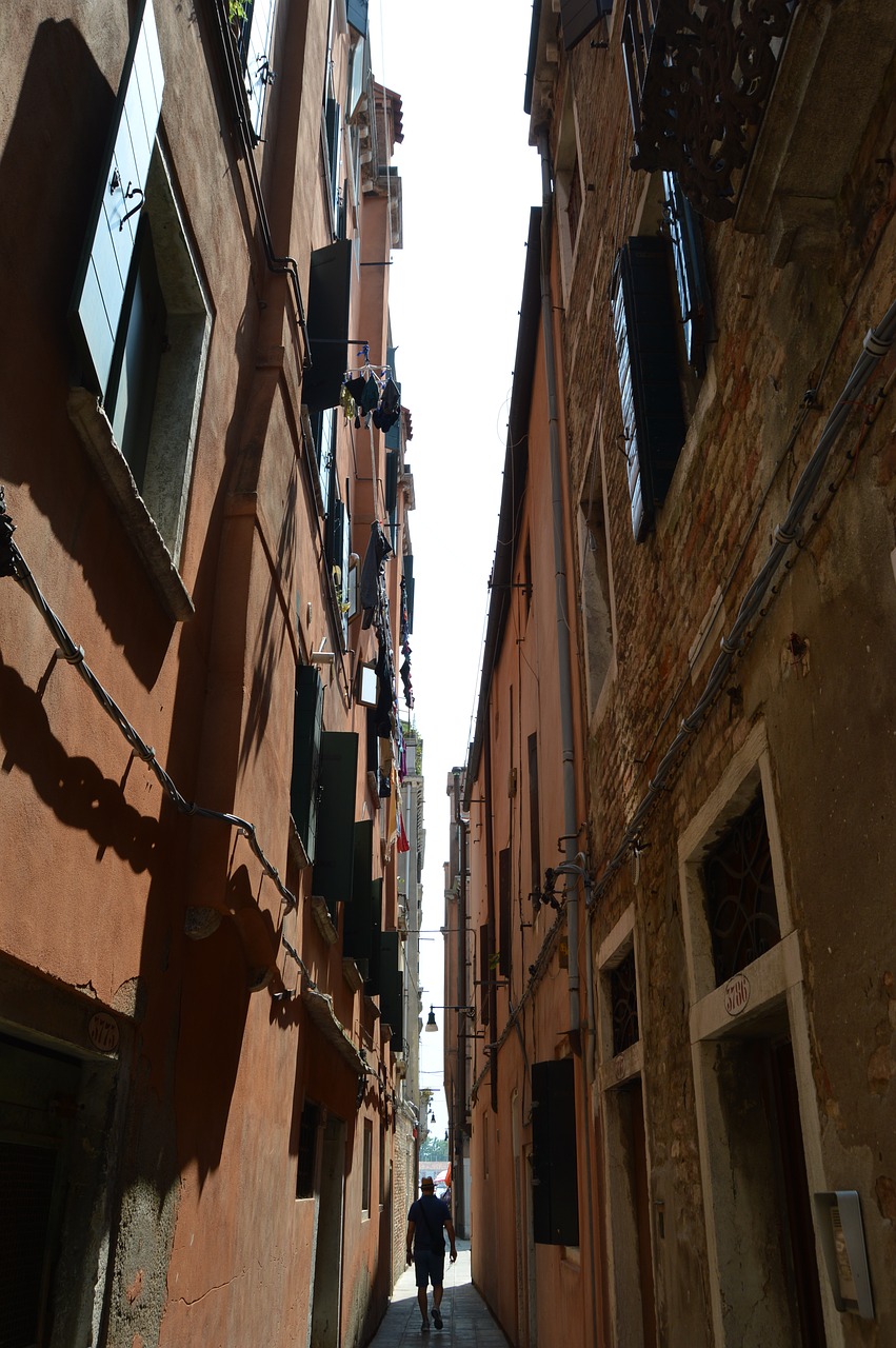 alley venice narrow street free photo
