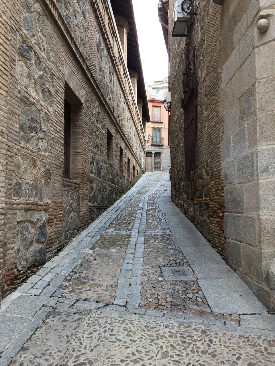 alley toledo architecture free photo