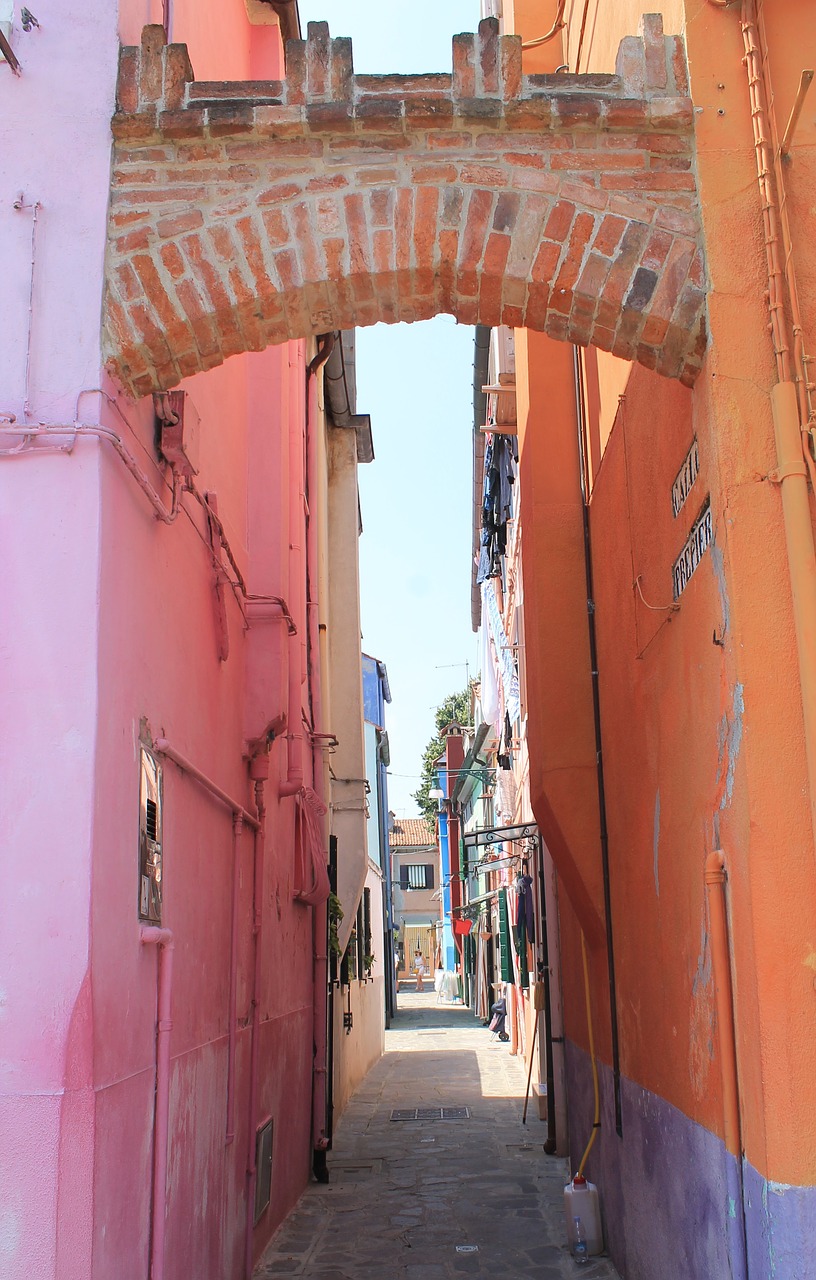 alley  colorful  burano free photo