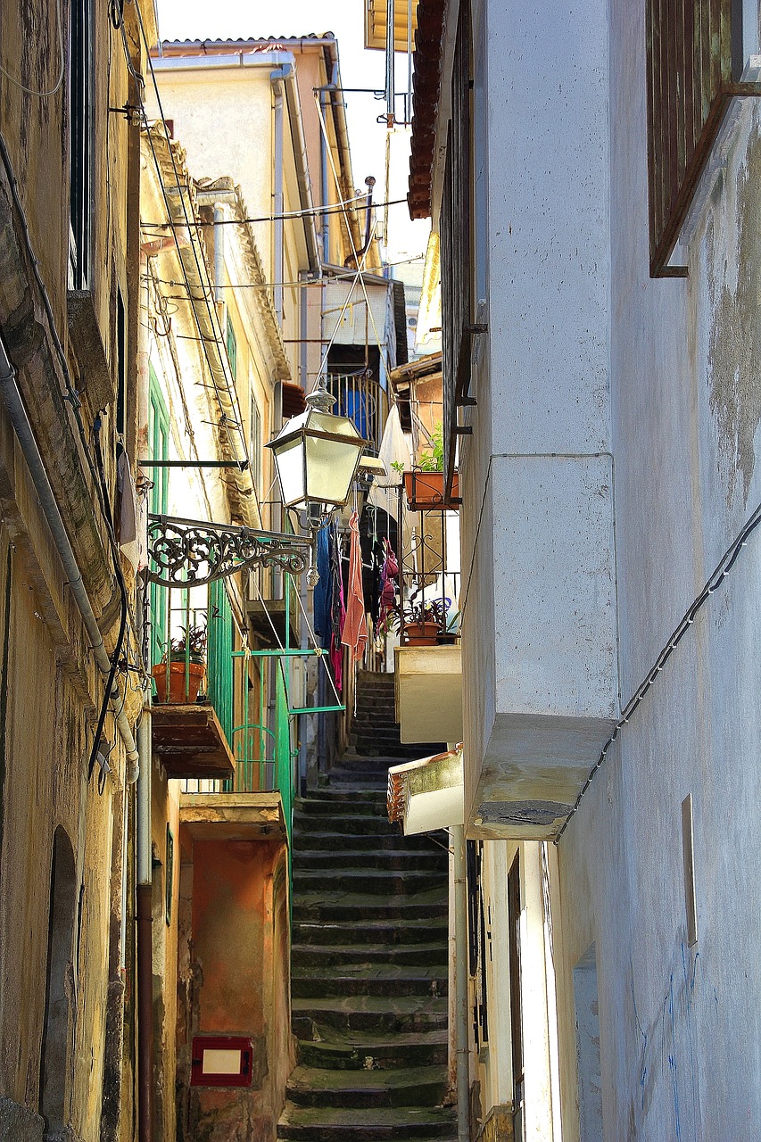 alley  calabria  italy free photo