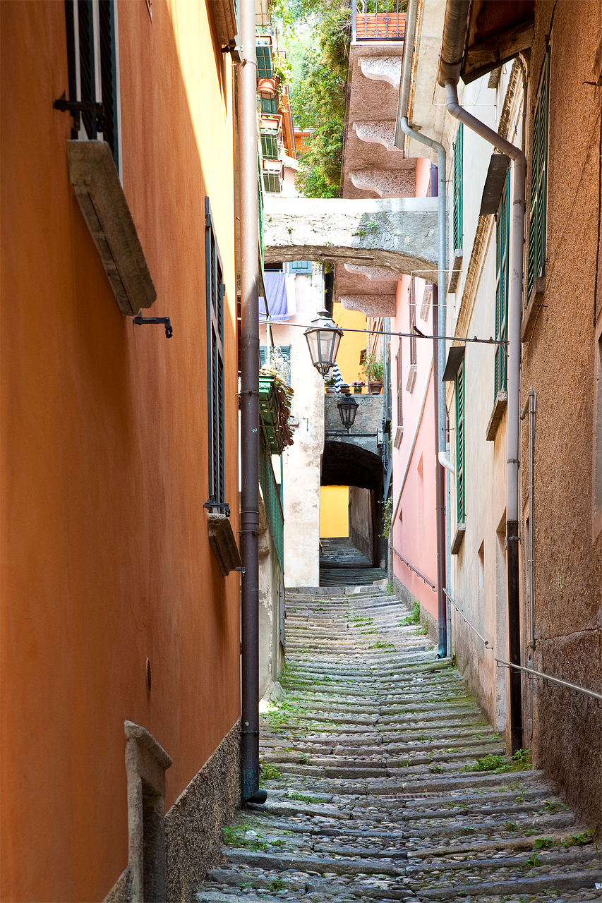 alley cobblestone italy free photo