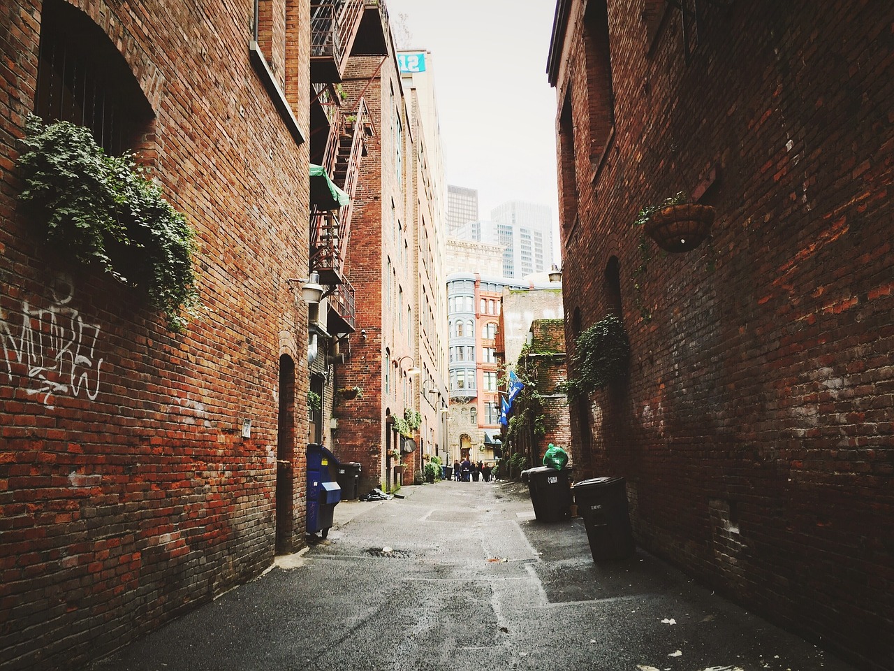 alley line urban free photo