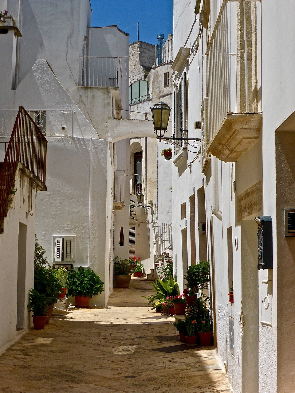 alley residential narrow free photo