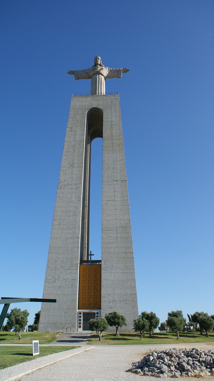 almada christ rei portugal free photo