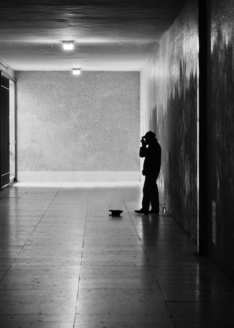 alone musician listen free photo