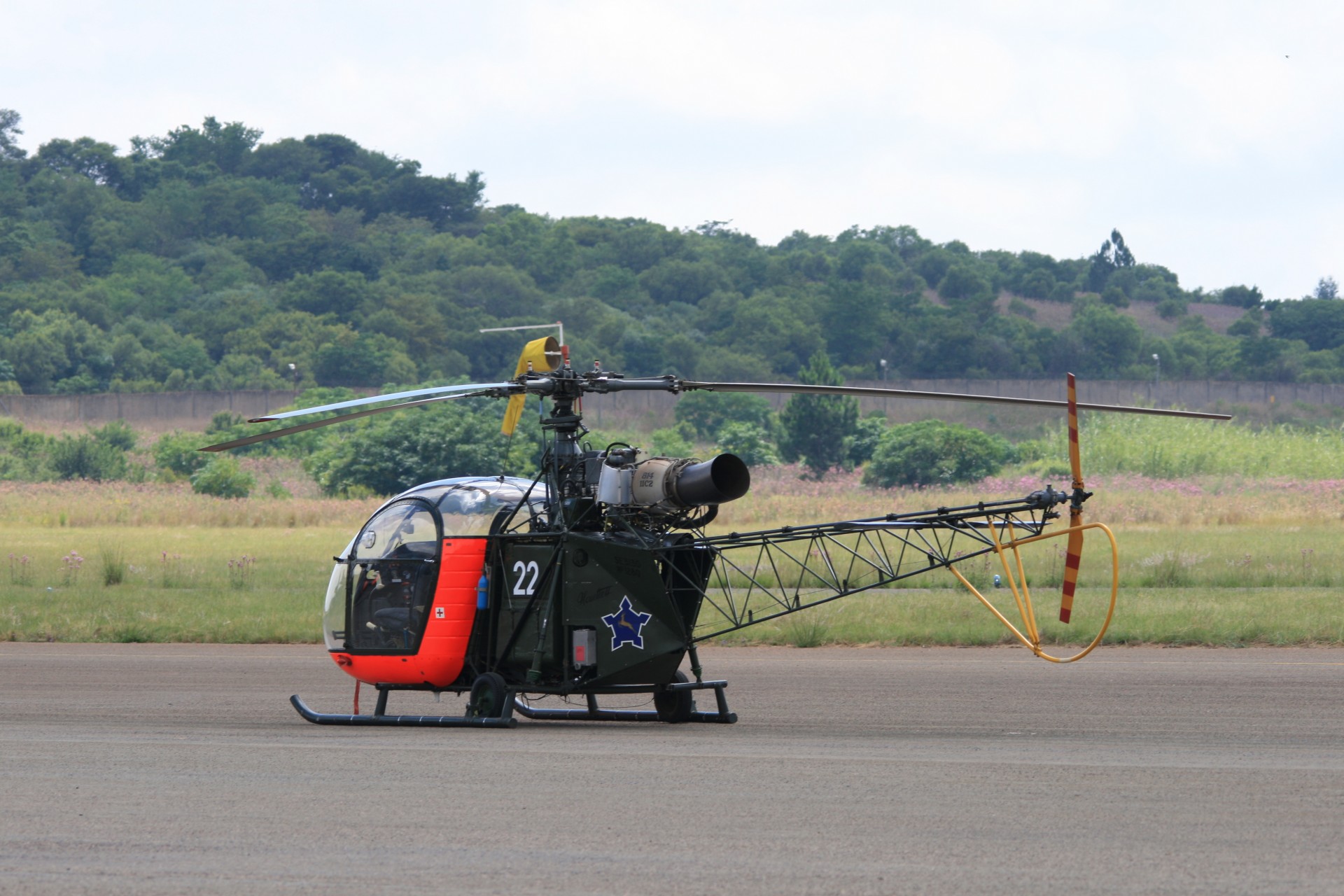 helicopter alouette ii parked free photo