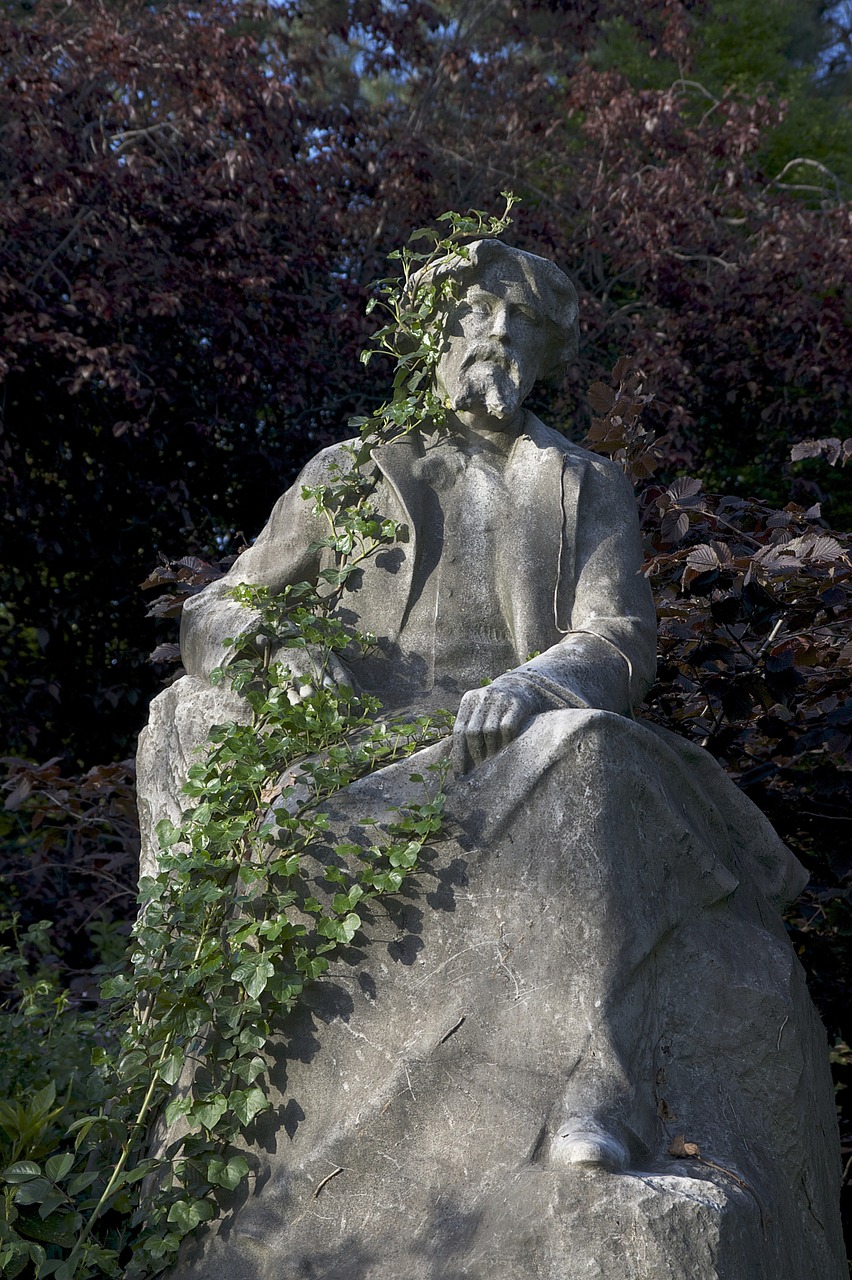 alphonse daudet daudet statue free photo