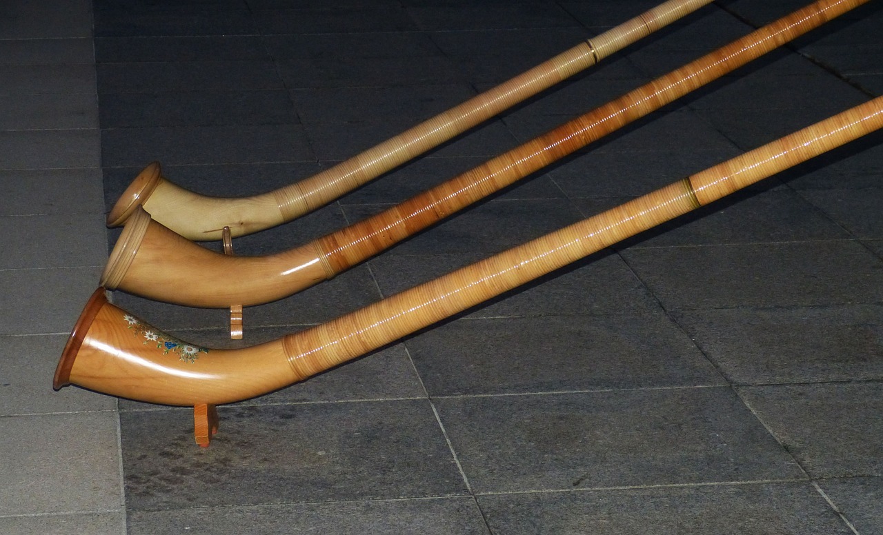 alphorn horn instrument free photo
