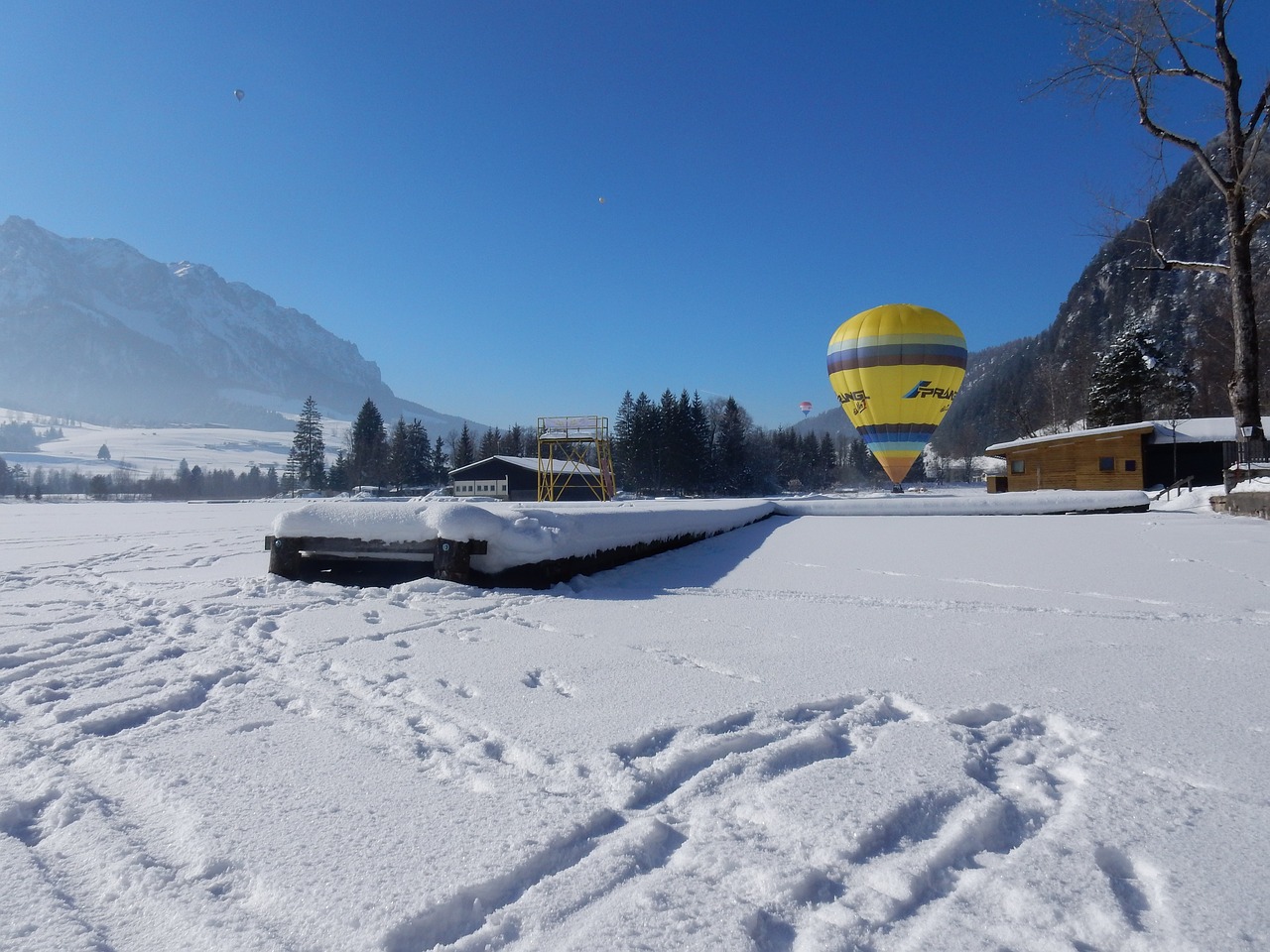alpine winter balloon free photo